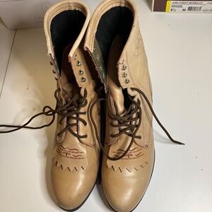 Ariat Woman’s Leather Lace-Up Ankle Boot Size US 11